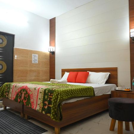 Hotel Starlight Meerut Εξωτερικό φωτογραφία