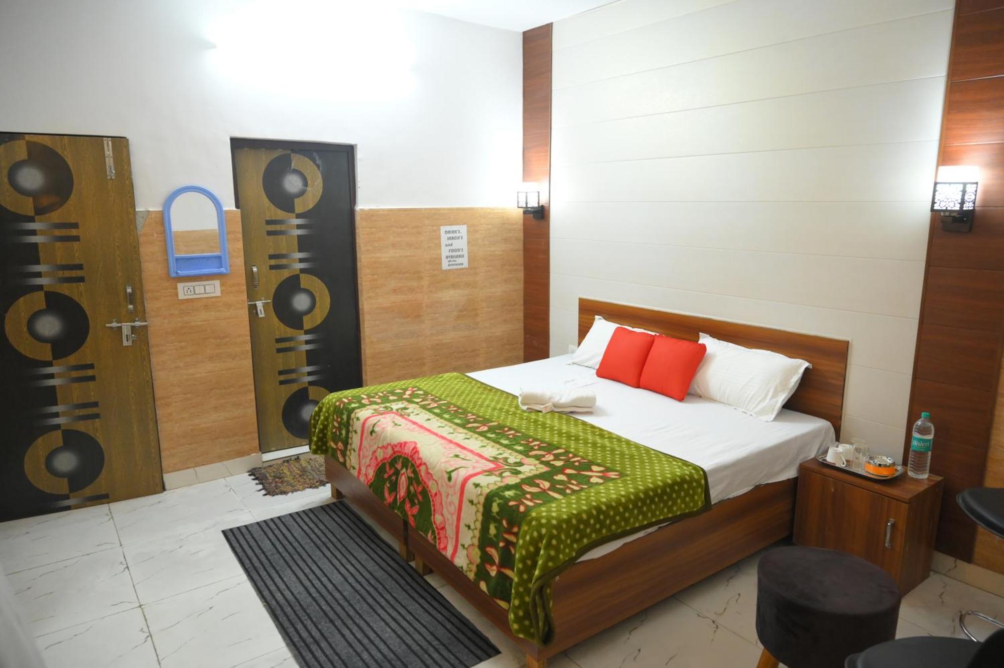 Hotel Starlight Meerut Εξωτερικό φωτογραφία