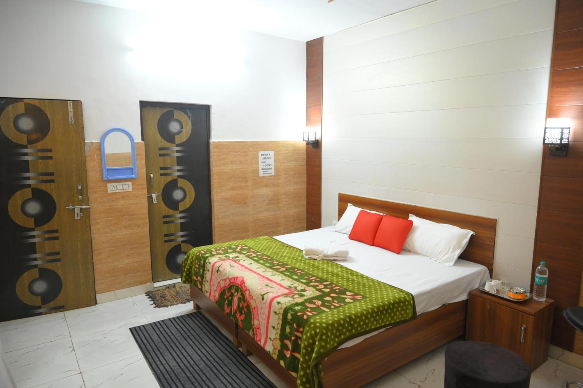 Hotel Starlight Meerut Εξωτερικό φωτογραφία