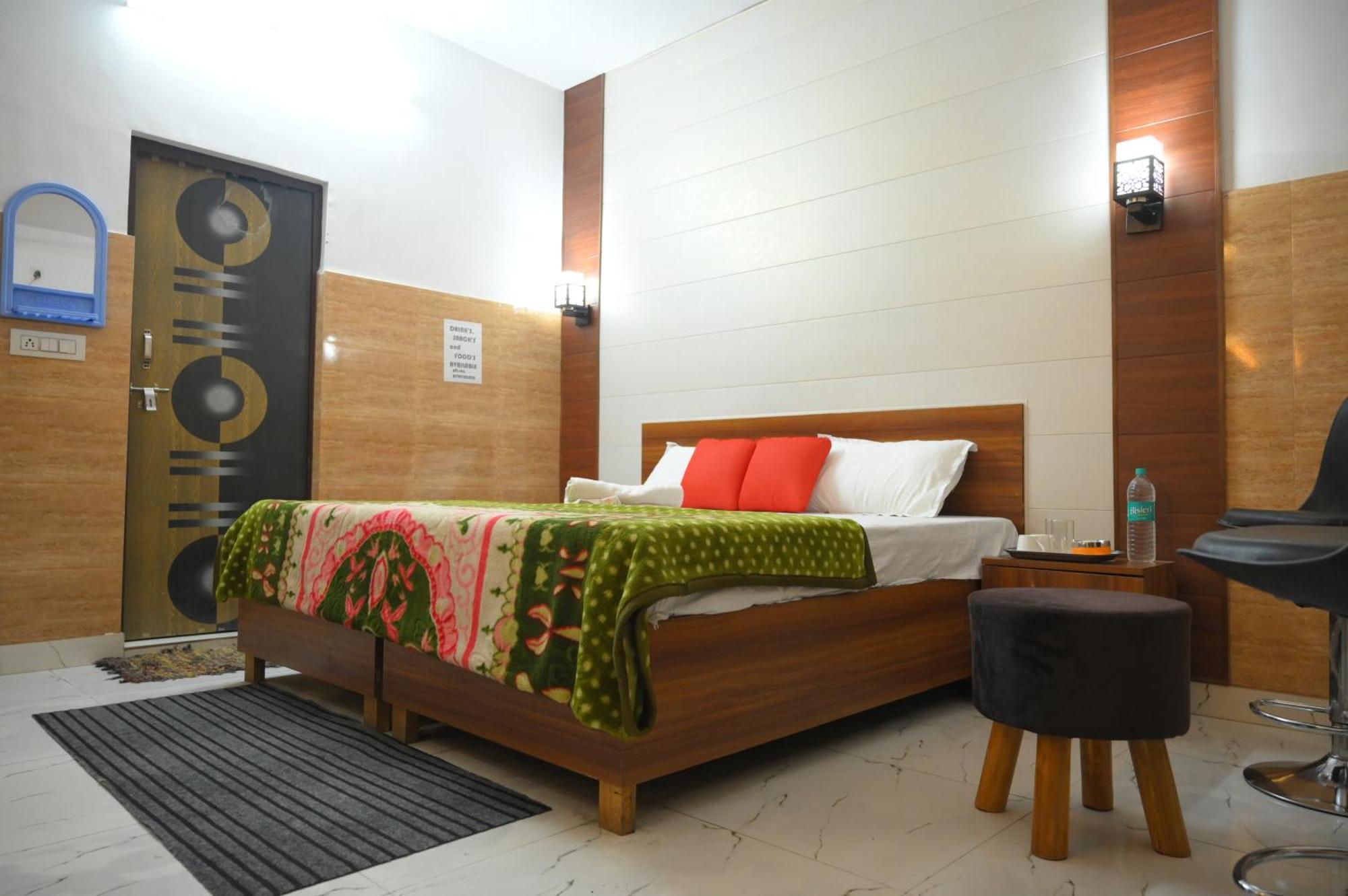 Hotel Starlight Meerut Εξωτερικό φωτογραφία